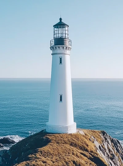 Phare sur un rocher dans l'océan